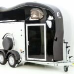 Cheval Liberte Pferdeanhänger GOLD One 1,5er | Pullmann-Fahrwerk | Sattelkammer | schwarz-Neu