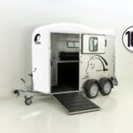 Cheval Liberte Pferdeanhänger Touring One 1,5er | Pullman-Fahrwerk | Frontausstieg | weiß-Neu