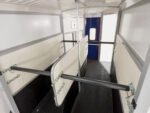Ifor Williams Pferdeanhänger HB511 | Heckklappen-Türkombination | Blau-Neu – Bild 12