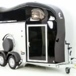Cheval Liberte Pferdeanhänger GOLD One 1,5er| Pullmann-Fahrwerk| Sattelkammer| schwarz-Neu