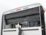Cheval Liberte Pferdeanhänger Maxi 3 | 3 Pferde | Pullmann 2 Fahrwerk | schwarz-Neu – Bild 9