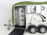 Cheval Liberte Pferdeanhänger Touring Country|Sattelkammer|Frontausstieg|olivgrün-Neu – Bild 5