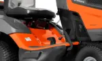 Husqvarna Rasentraktor TC 238TX Winterpaket mit Schneeschild, Gummileiste, Gewicht und Schneeketten – Modell 2023-Neu – Bild 5
