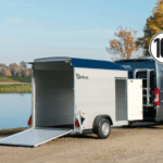 Debon Kofferanhänger Cargo  H:190cm 1,3t|Alu, Polybug|Tür|blau-Neu