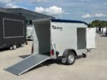 Debon C255 V2 Alu 1300kg Kofferanhänger Dunkelblau mit Seitentür Cheval Liberté – Bild 8