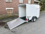 Debon Cargo 1300 Kofferanhänger Weiss mit Seitentür Cheval Liberté – Bild 3