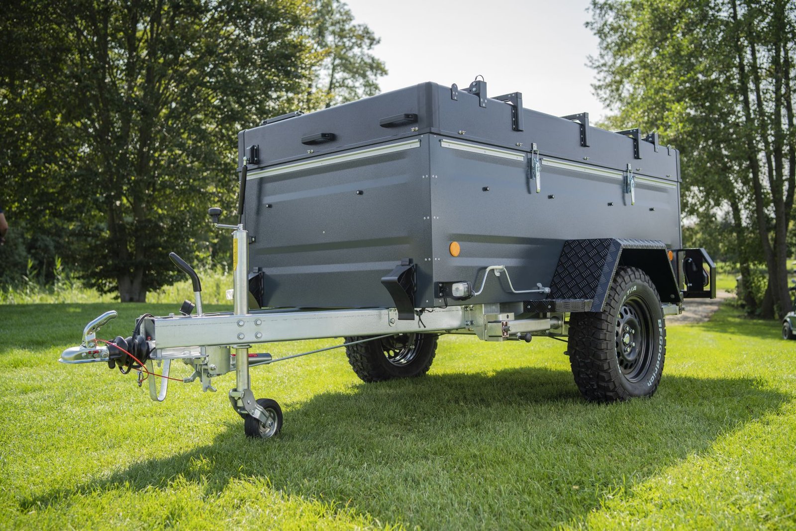 D1.jpg TPV Offroad-Campinganhänger KT-EB3 Offroad-Camper 2.0 1300kg Gebremst TPV – Bild 1