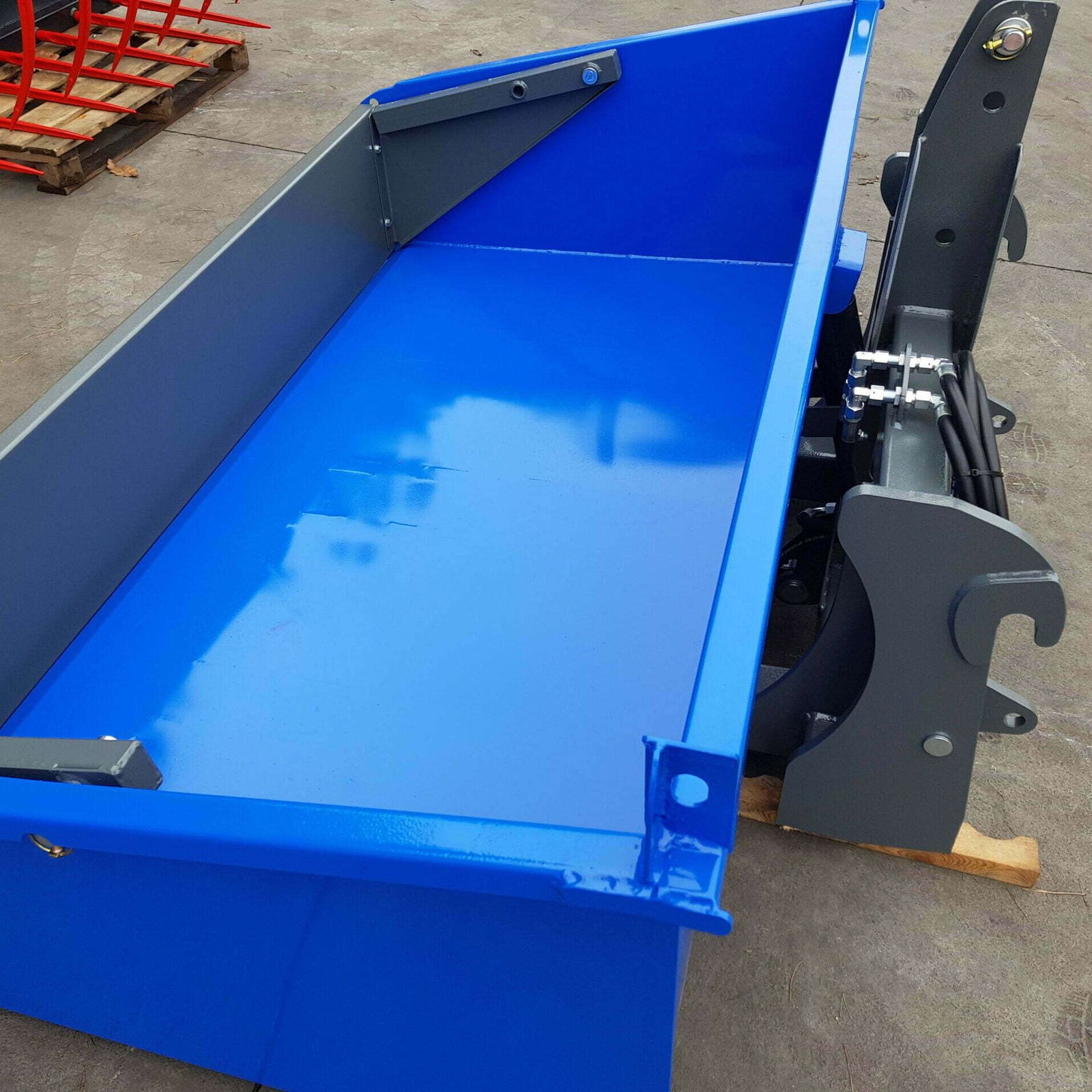 a120cbe81a9c5d6c1f699e15a2691de8.jpg Heckmulde Caroline hydraulisch – Bild 1