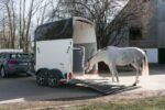 Vollpoly Pferdeanhänger HUMBAUR Serie 7000 Pegasus 2700 S – Bild 2