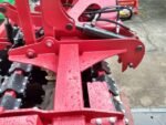 Scheibenegge Fuchs 560-mm-Teller mit Rohrwalze/ Flacheisenwalze mit Hitch – Bild 16
