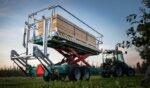 Scherenhubbühne als Hebebühne für Obstbau Tandem – Bild 4