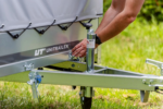 Anhänger Pkw 230×125 Garden Trailer 230 KIPP Unitrailer 750 kg mit Stützrad, Hochplane und Hochspriegel – Bild 6